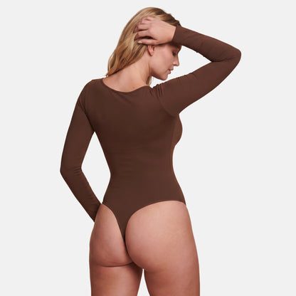 Rückansicht des Estrell Nova Longsleeve Shapewear Bodys in Espresso Brown – figurformender Thong Body